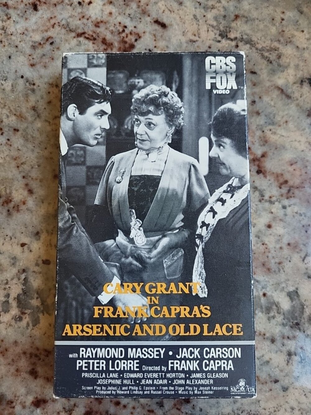 Arsenic and Old Lace (VHS 1944, CBS Fox Video) Cary Grant, Priscilla Lane, Capra
